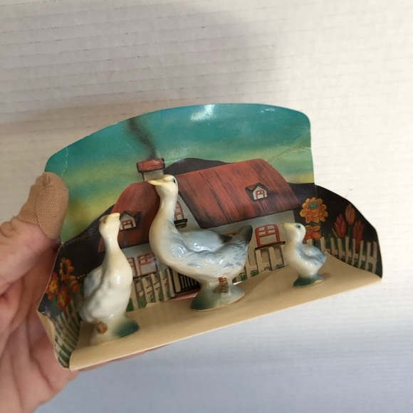 Vtg Goose Figurine Set on Background - Picture 5 of 8